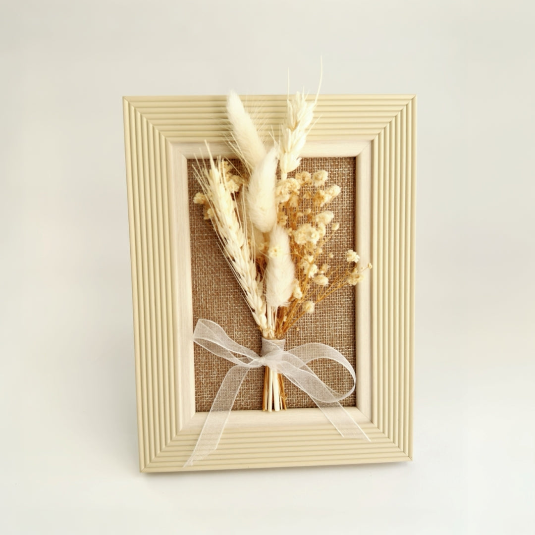מסגרת עץ עם פרחים מיובשים Peyton